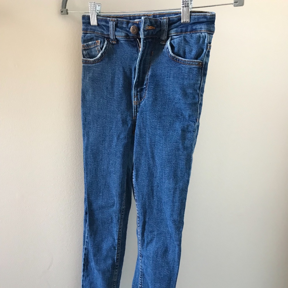Bershka high waisted skinny jeans in classic blue.